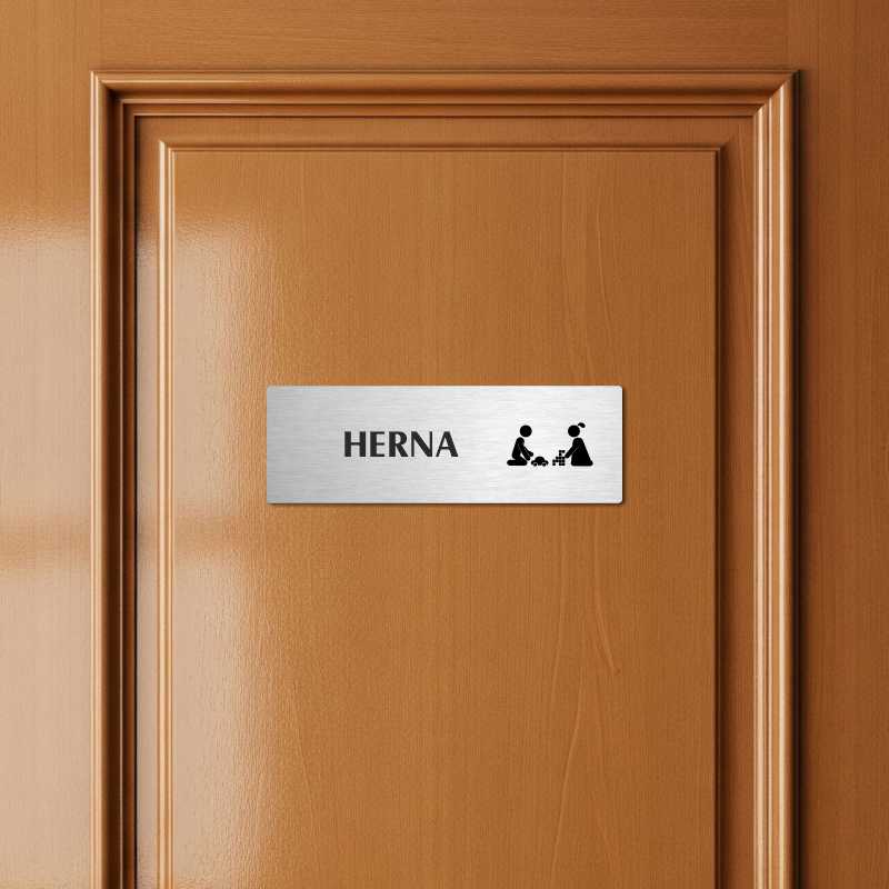 Herna, 240x79mm, stříbrná popiska s okrasným rámečkem  